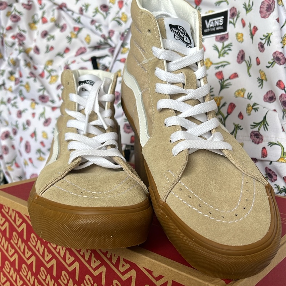 Vans WMNS Sk8-Hi
Humus/Gum
VN0A38GEVS8
Sneakers - Picture 7 of 16